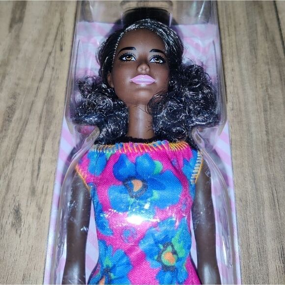 Barbie GDY32 African-American Doll in Multicolor Party Dress New 2018 - Picture 6 of 8